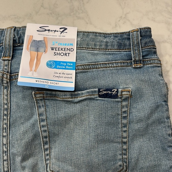 NWT Seven7 Weekend Shorts 5” Inseam Medium Wash Raw Hem Size 10 - Picture 4 of 4